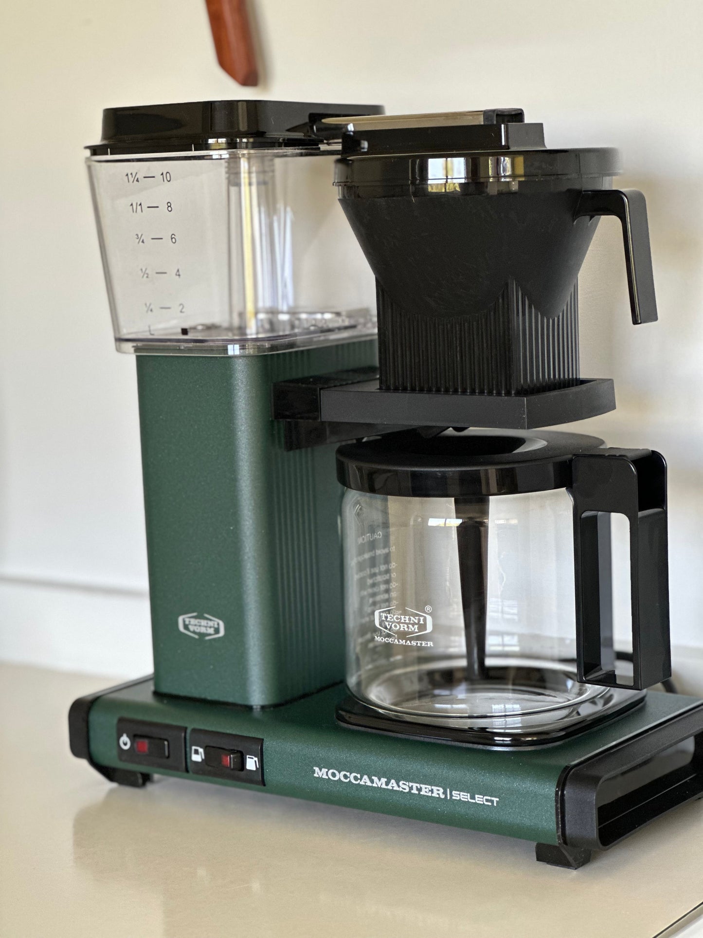 MoccaMaster Select filter coffee machine in matt green, close-up detail
